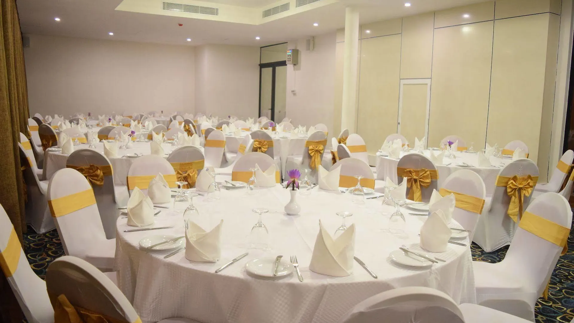 Anarva Hotel & Spa Dehiwala-Mount Lavinia 4*,